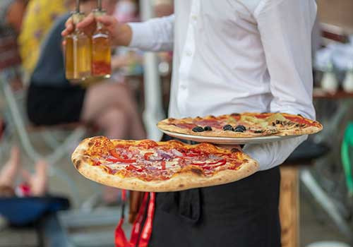Ouvrir une pizzeria : définir sa clientèle, son nombre de couverts et son type de pâte